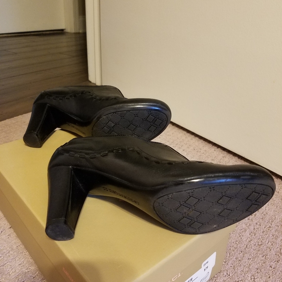 Pumps - Picture 2 of 4